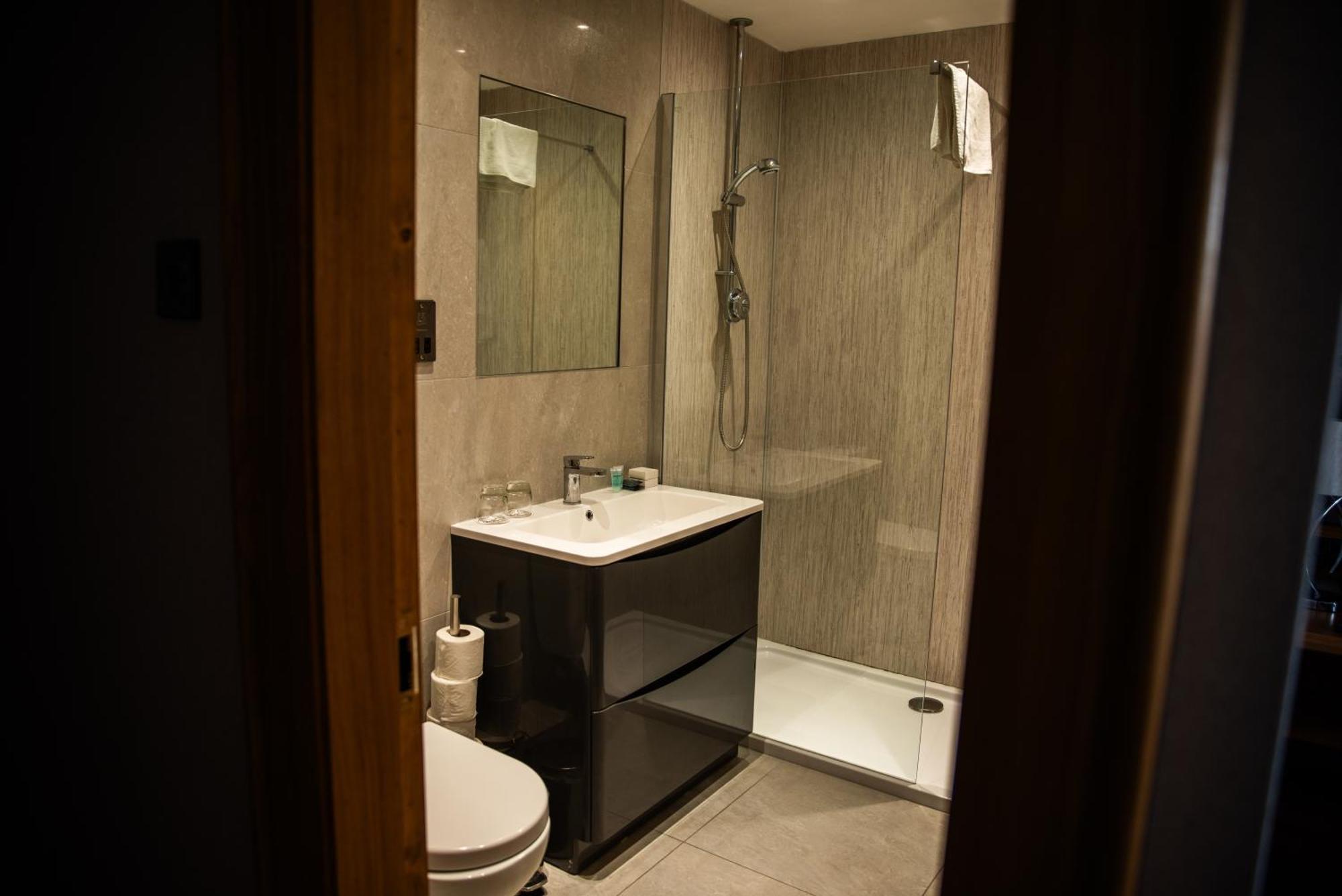 The Royal Hotel Кукстаун Екстериор снимка