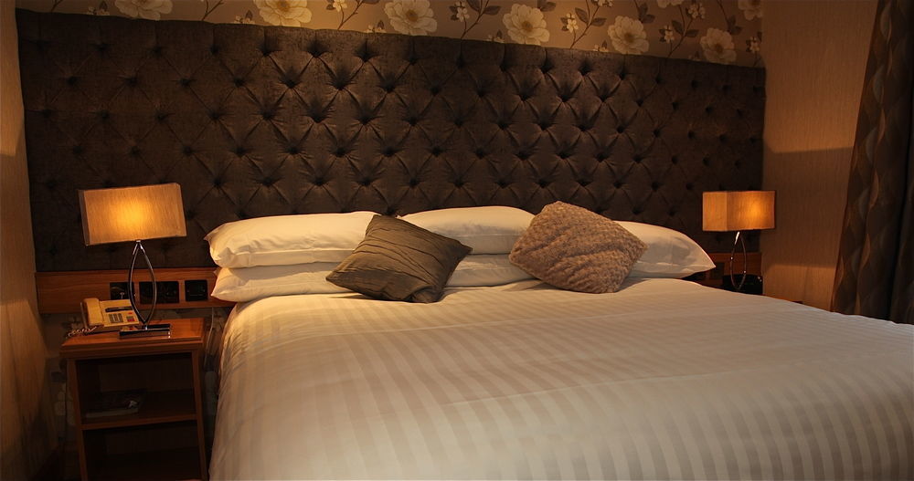 The Royal Hotel Кукстаун Екстериор снимка