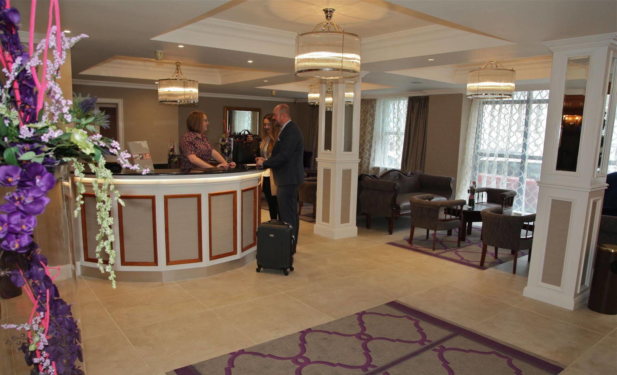 The Royal Hotel Кукстаун Екстериор снимка
