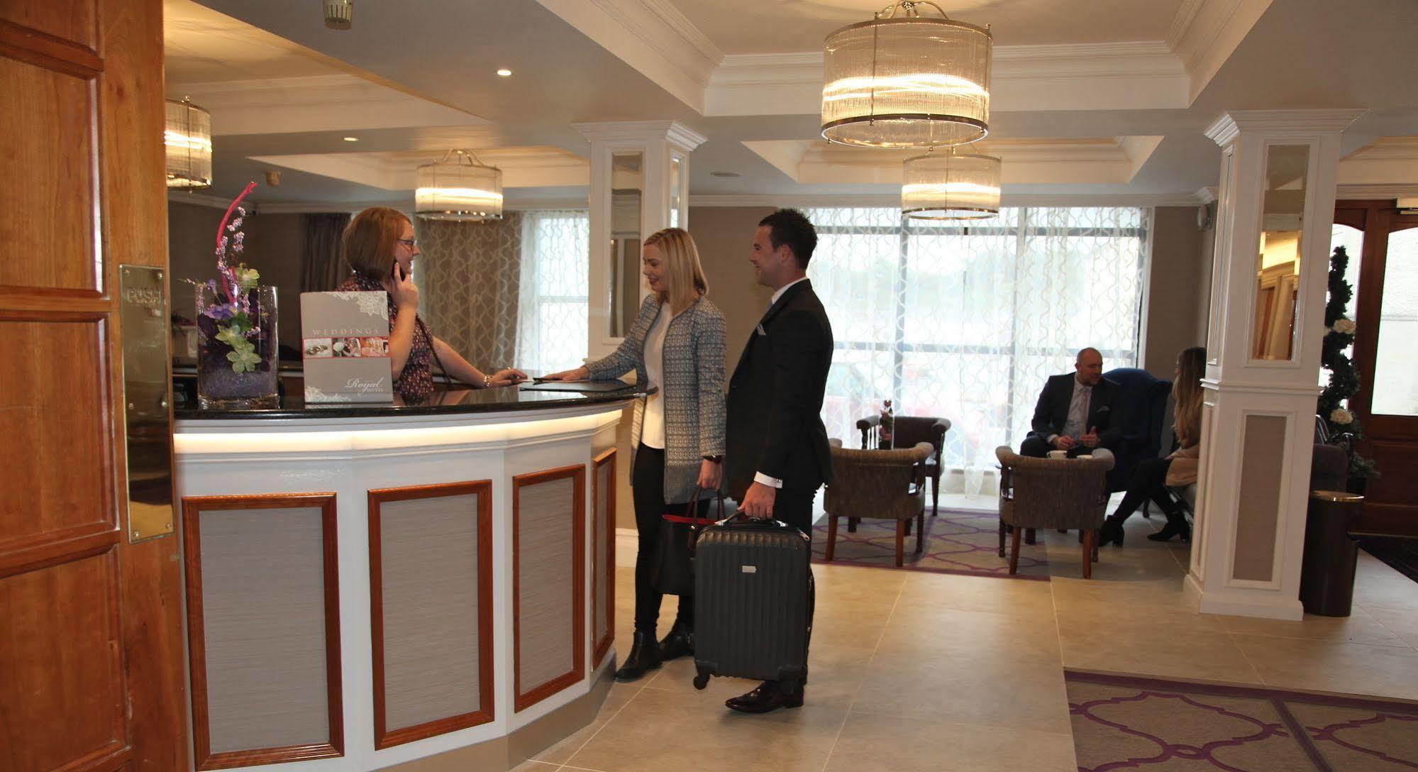 The Royal Hotel Кукстаун Екстериор снимка
