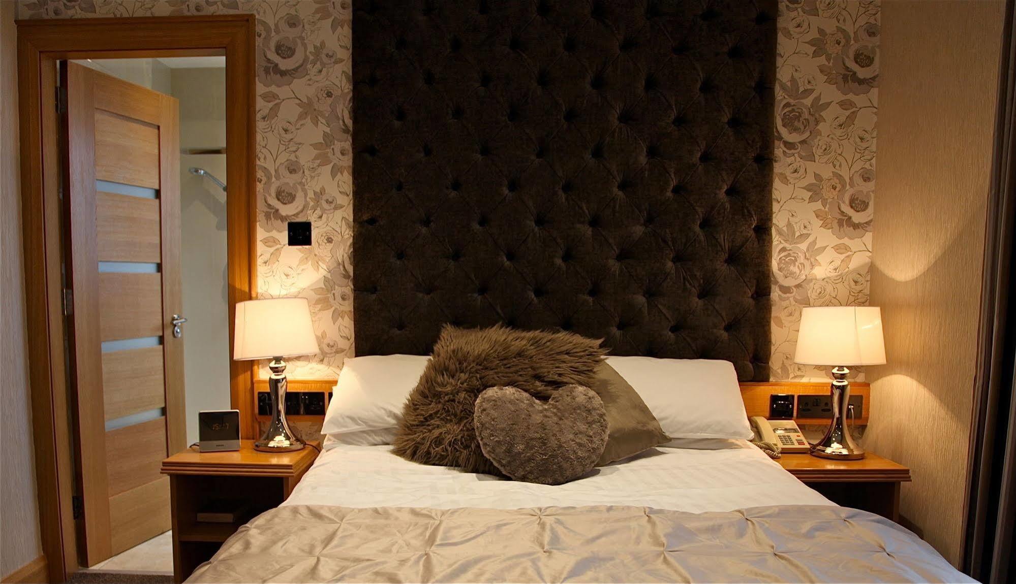 The Royal Hotel Кукстаун Екстериор снимка