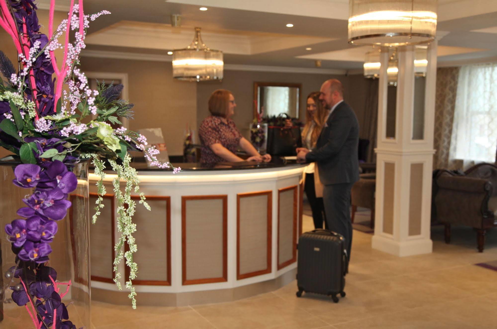 The Royal Hotel Кукстаун Екстериор снимка